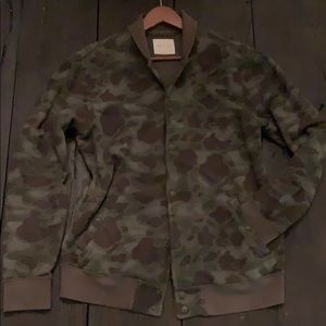 AMERICAN EAGLE CAMO SWEATSHIRT